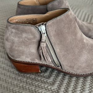 Vionic taupe suede bootie with builtin arch and metatarsal support